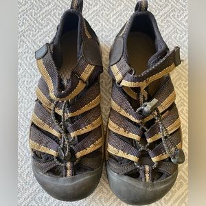 Boy’s Keen Shoes (2)